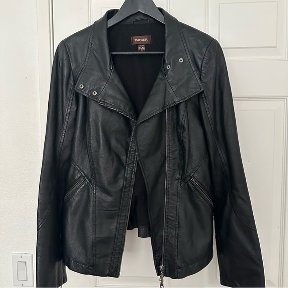 Danier 100% Leather Jacket XS in Black
